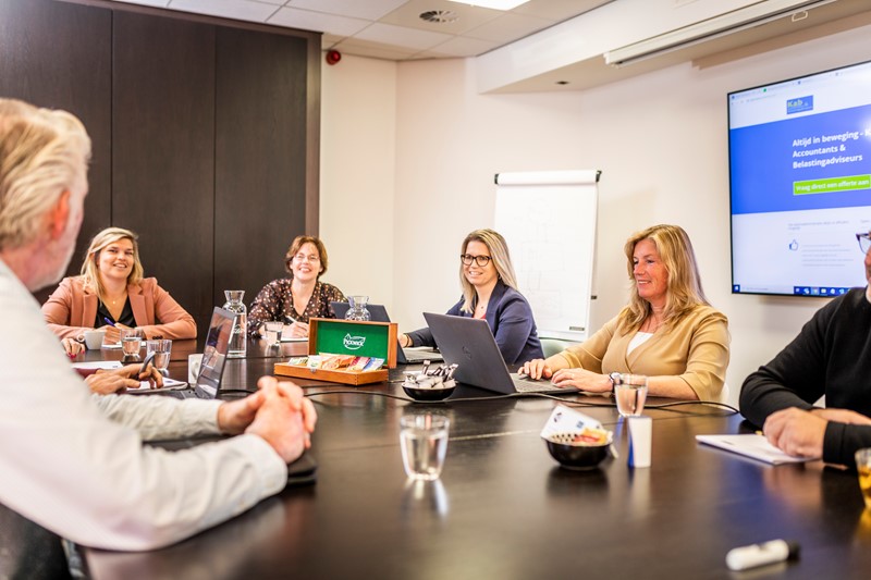 Stop met overtypen: koppel je urenregistratie aan Visma Nmbrs