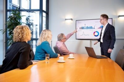 Benchmarking in de horeca: hoe presteert jouw onderneming ten opzichte van de markt?